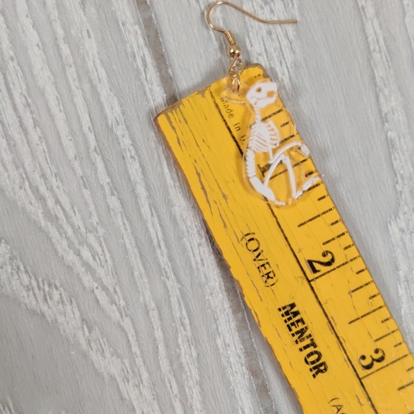 Acrylic bunny rabbit skeleton anatomy earrings - Picture 5 of 5